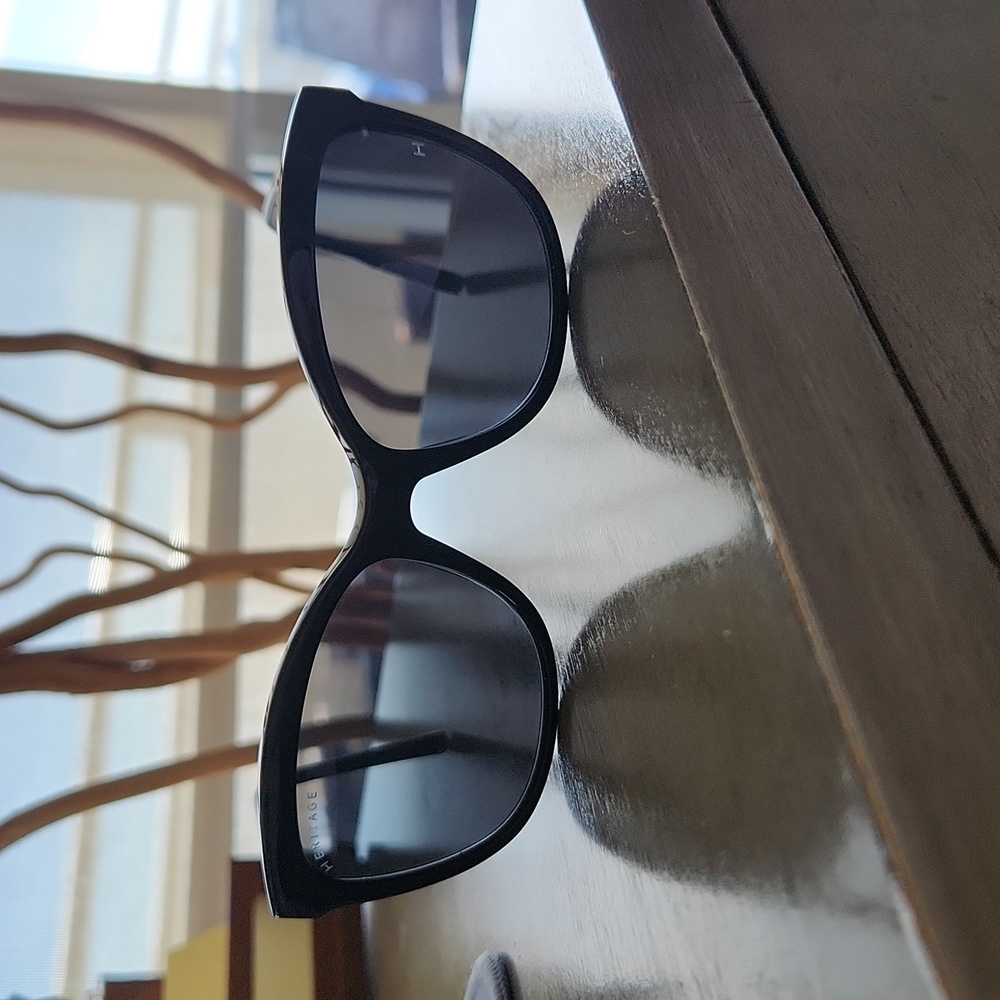 Sunglasses,  pre-owned,  Heritage,  no scratches,  excellent condition